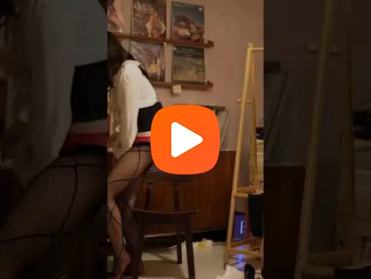 Video [Xuất tinh đầy mặt em sinh viên ở cầu thang bộ chung cư]